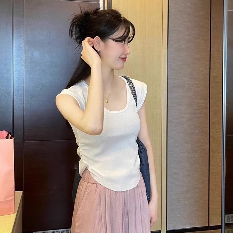 Shipped U-neck ice silk knitted short-sleeved shoulder T-shirt for women in summer design slim pure sweet and spicy top