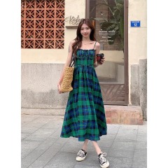 Shipped French vacation style sub-sling dress for women 2025 niche retro waist-hugging long skirt