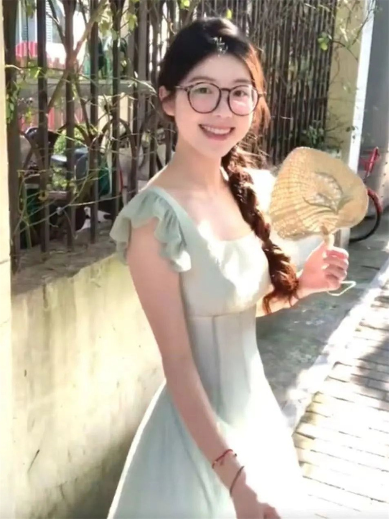 Shipped Mint temperament romantic fairy long skirt vacation French new summer small flying sleeves fresh