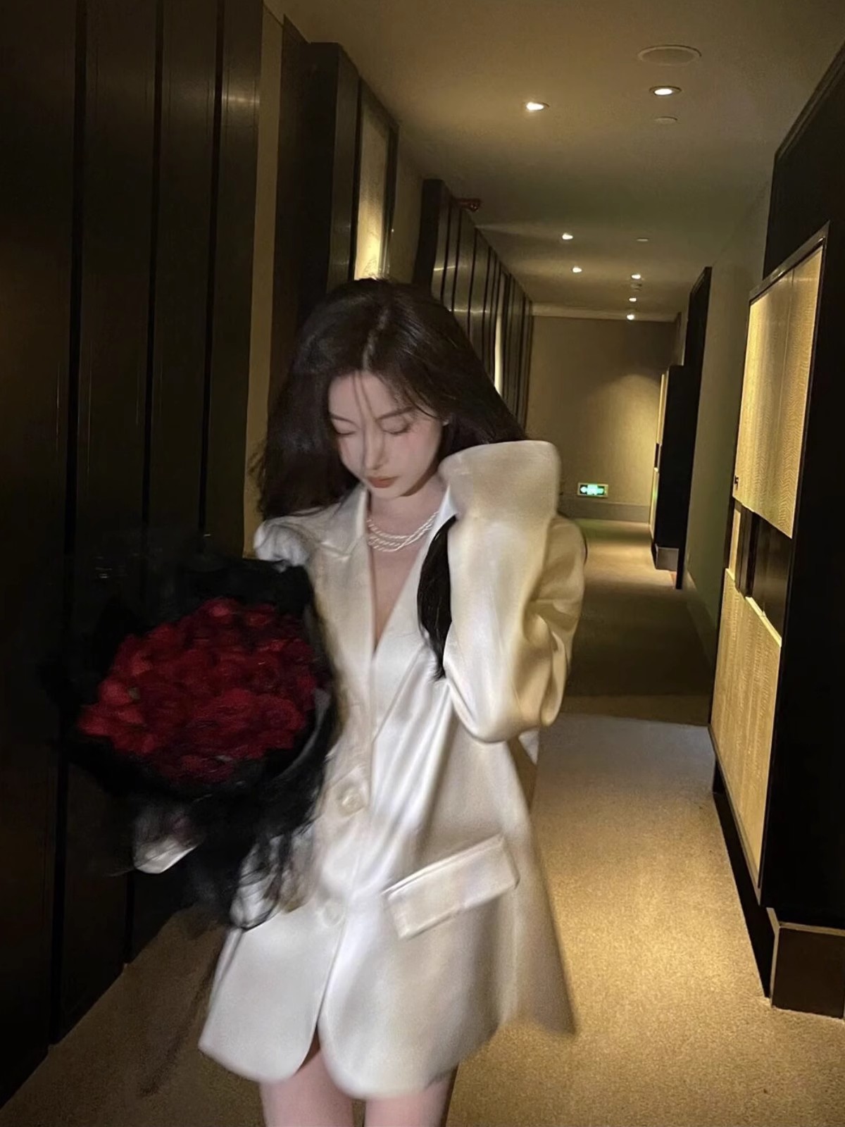 Shipped Champagne-colored celebrity silk small suit jacket for women 2025 spring and autumn new suit casual temperament