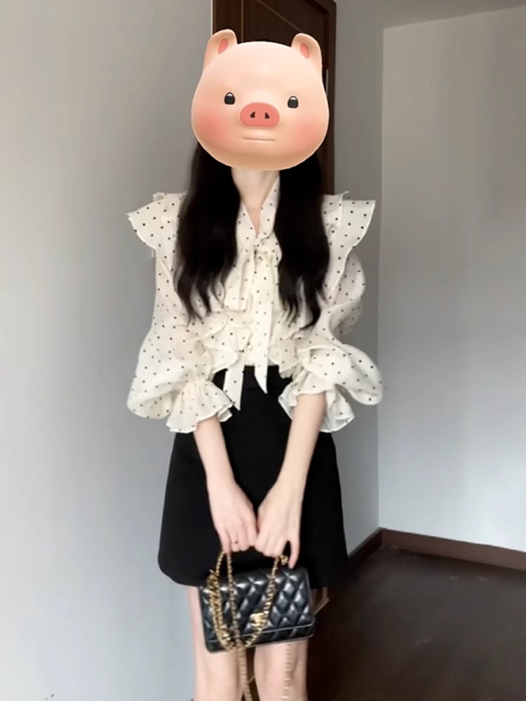 Shipped French apricot polka dot shirt + black skirt for women 2025 spring new Korean version design