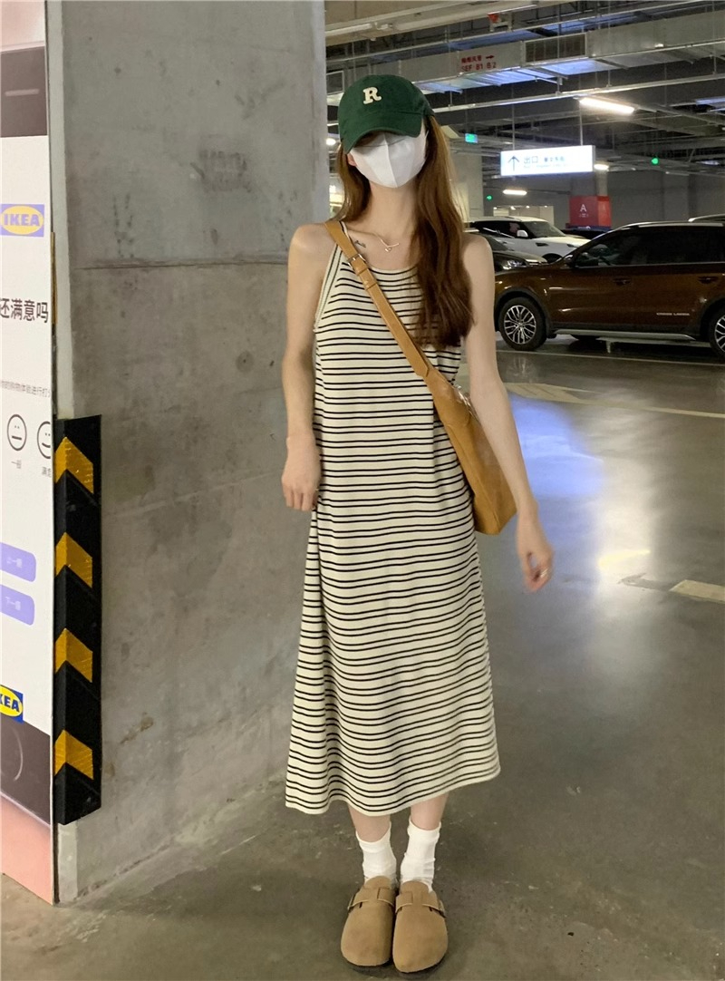 Shipped 2025 summer new Korean round neck casual suspender skirt for women looking slim striped knitted vest