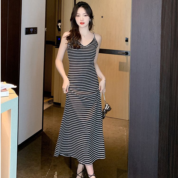 Shipped 2025 new women's suspender dress with fashionable French temperament to make you look slim