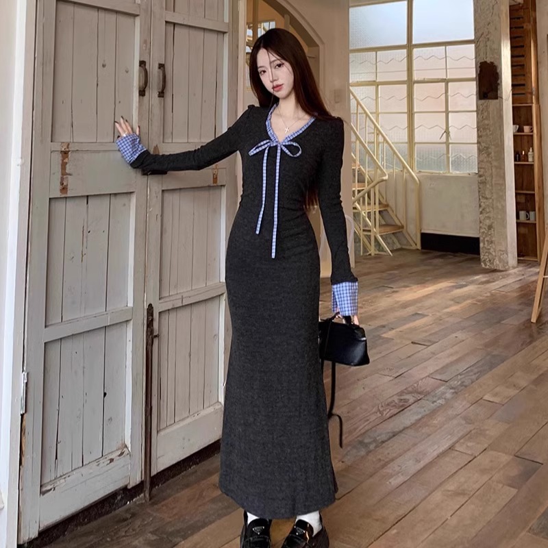 Shipped V-neck lace-up knitted dress for women 2025 winter new slim design long sleeve A-line long skirt