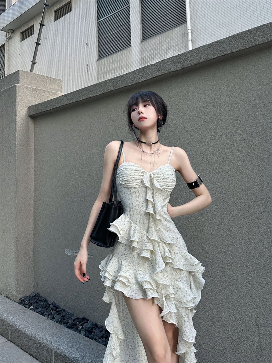 Shipped Chest pad + invisible zipper + inner French lotus leaf irregular suspender dress Summer beach vacation
