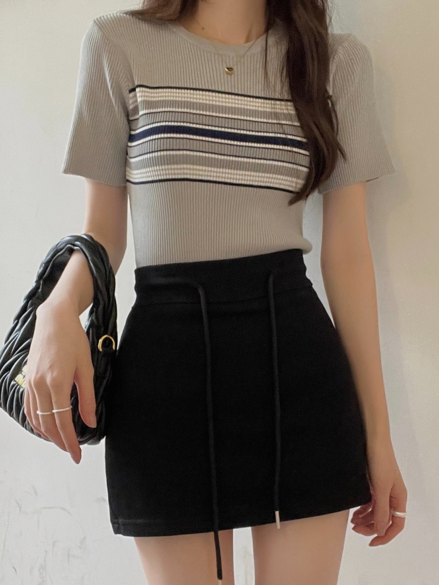 Has shipped Korean version of round neck spliced ​​striped knitted short-sleeved T-shirt top for women's summer design niche
