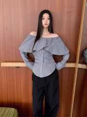 Shipped French style one-shoulder necklace striped shirt for women in spring and autumn, especially slim waist-hugging