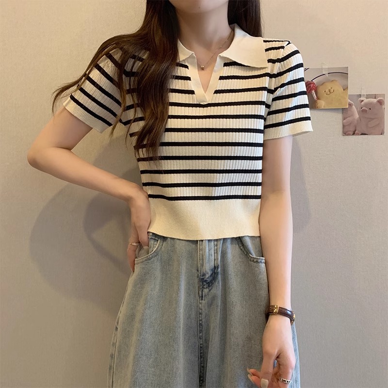 Official picture of the cool silk short-sleeved sweater summer 2025 short design striped slim lapel top Korean women's clothing