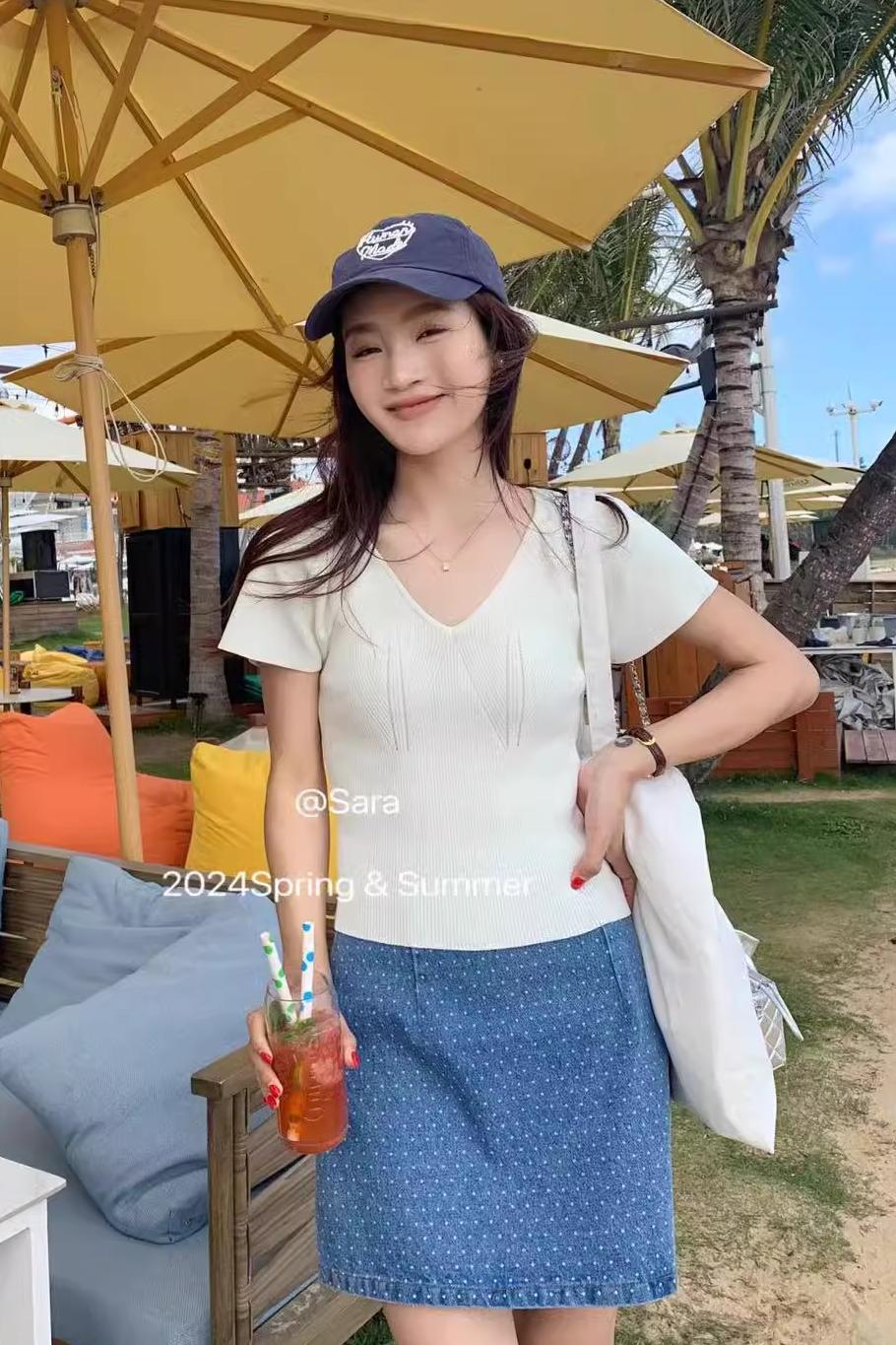 Shipped French V-neck Feifei Sleeve Short-sleeved Knitted Sweater 2025 New Temperament and versatility to make you look slim