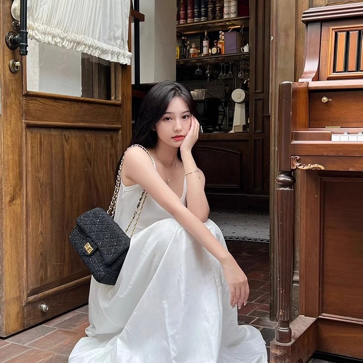 Shipped Dresses for women, French temperament, unique and high-end French waist-hugging temperament A-line long skirt