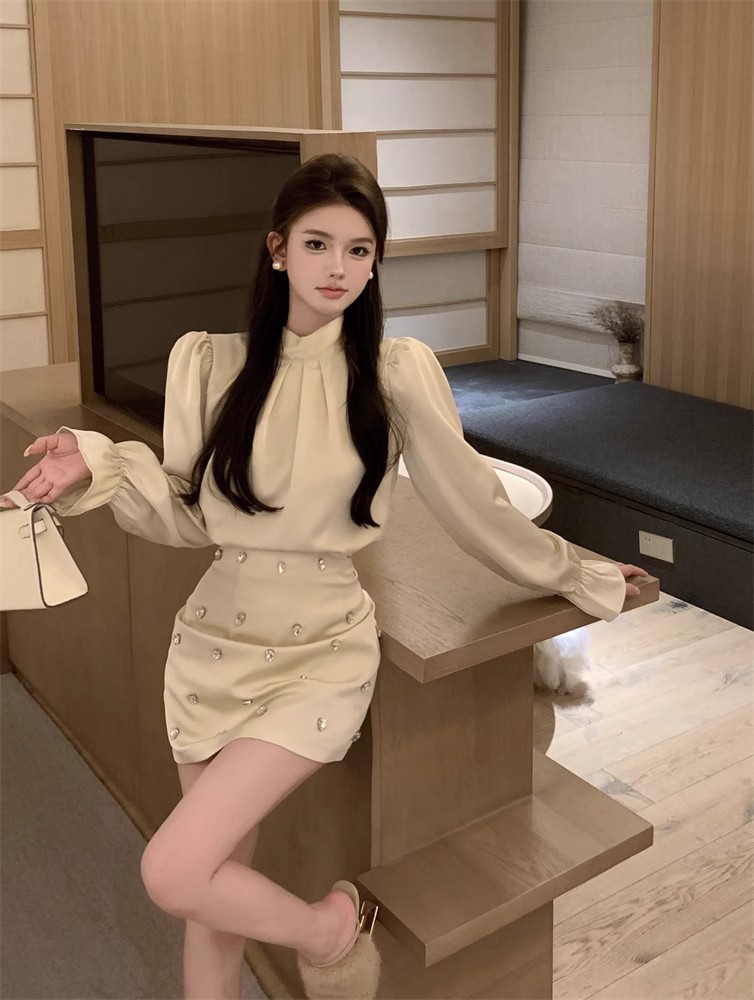 Shipped 2025 spring puff sleeve shirt high-end suit for women this year's popular skirt with hips half body