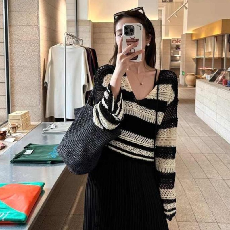 Striped contrast color knitted V-neck sunscreen blouse for women in summer thin loose loose slimming hollow strap short top autumn