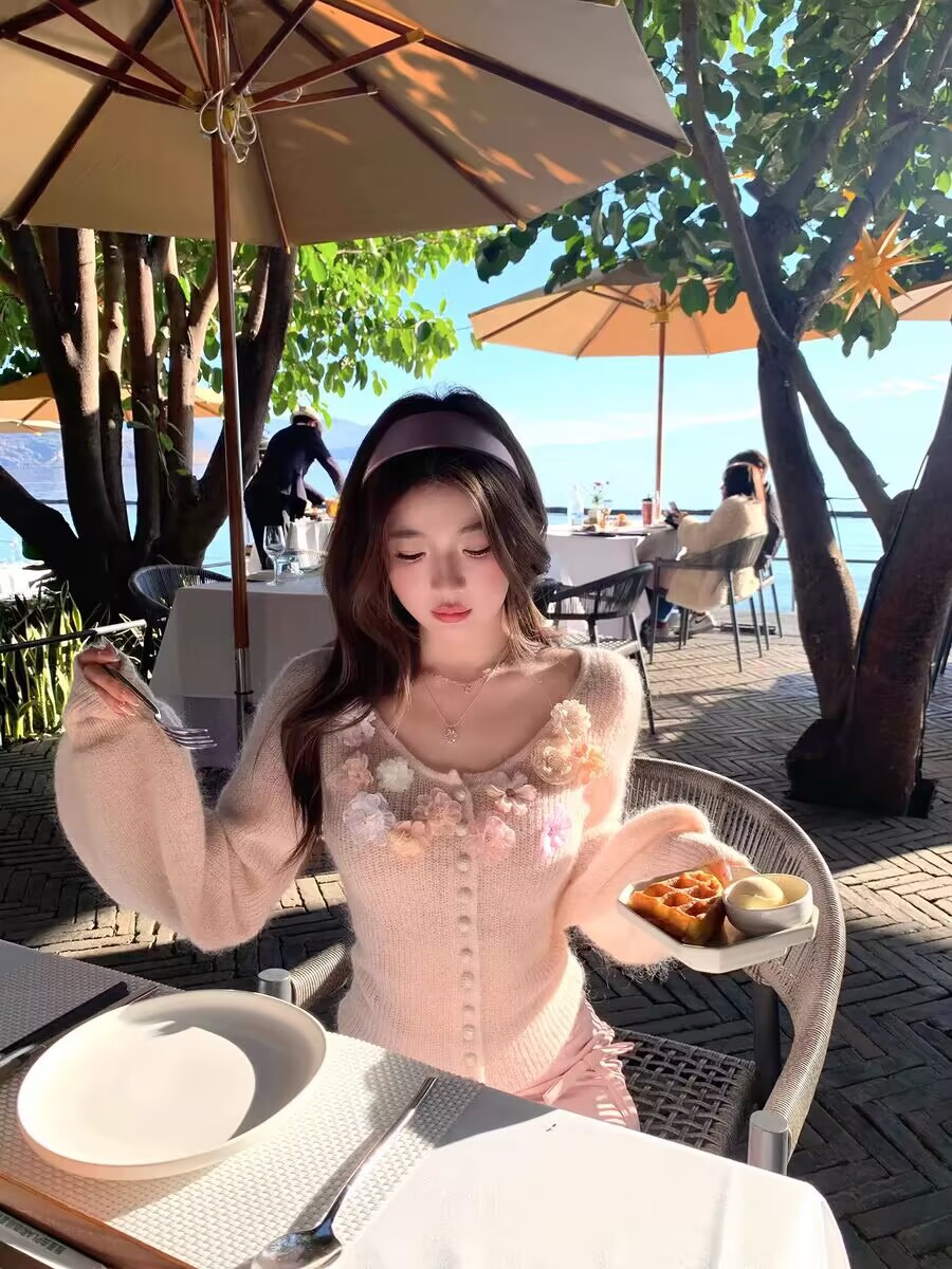 2toyoung flower blooming in the middle of the summer hand-ordered wool knitted cardigan for women in spring base beautiful sweater top