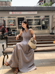 Real shot, temperament, neck, shoulders, waist-hugging dress, slimming A-line plaid skirt