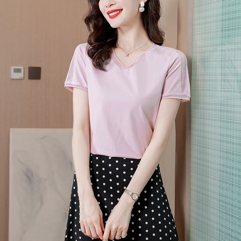 Real shot of 2025 summer new style versatile V-neck short-sleeved T-shirt for women with slim top design niche