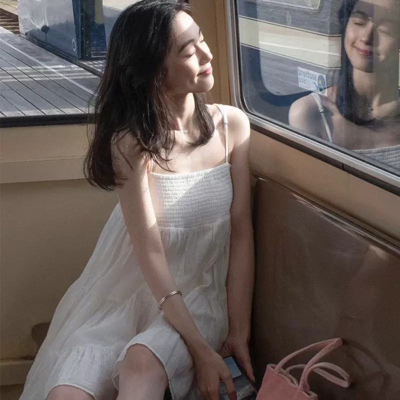 Beach skirts, seaside vacation skirts, ins super hot first love white suspender dresses, women's summer small