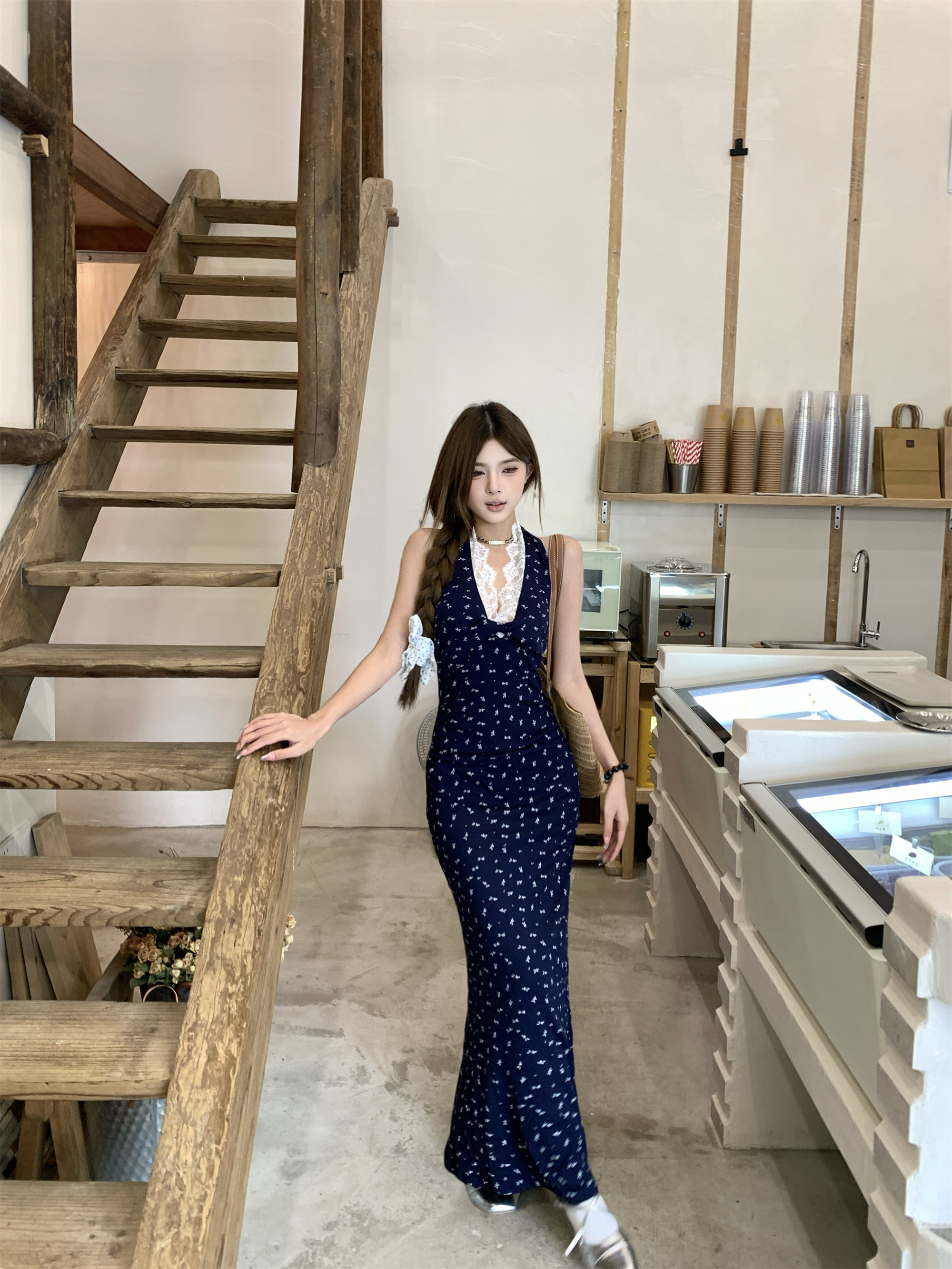 Real shot~ Spring and summer French floral waist-hugging long skirt spliced ​​lace V-neck design dress halter neck skirt