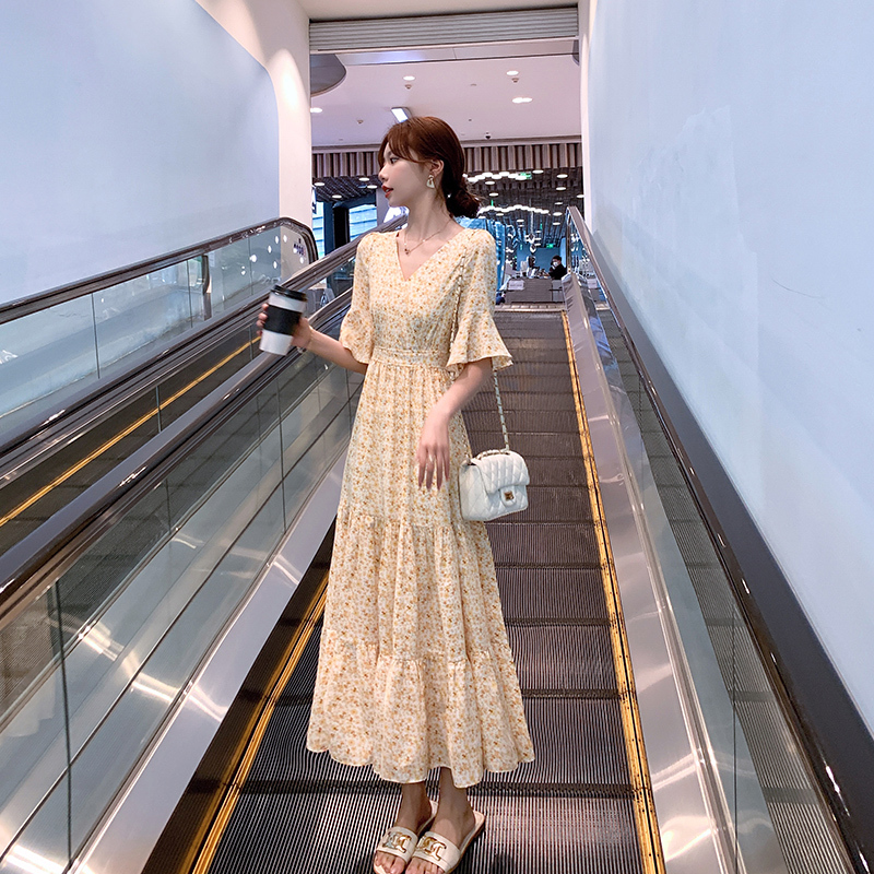 Floral dress 2025 summer new retro v-neck waist chiffon long skirt over knee first love skirt women's clothing