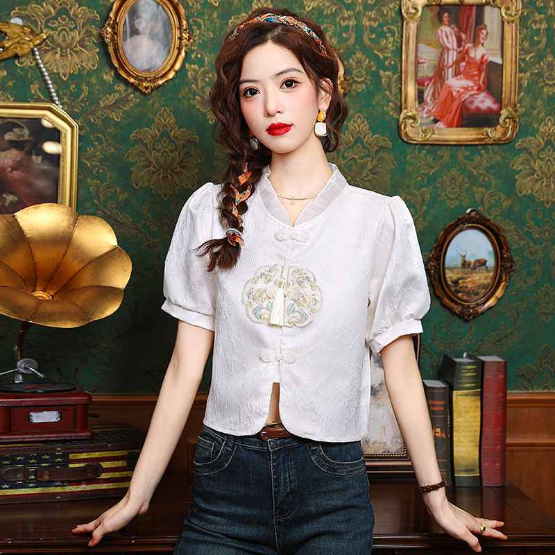 Real shot of 2025 summer new shirt new Chinese style embroidered design short-sleeved retro shirt top for women