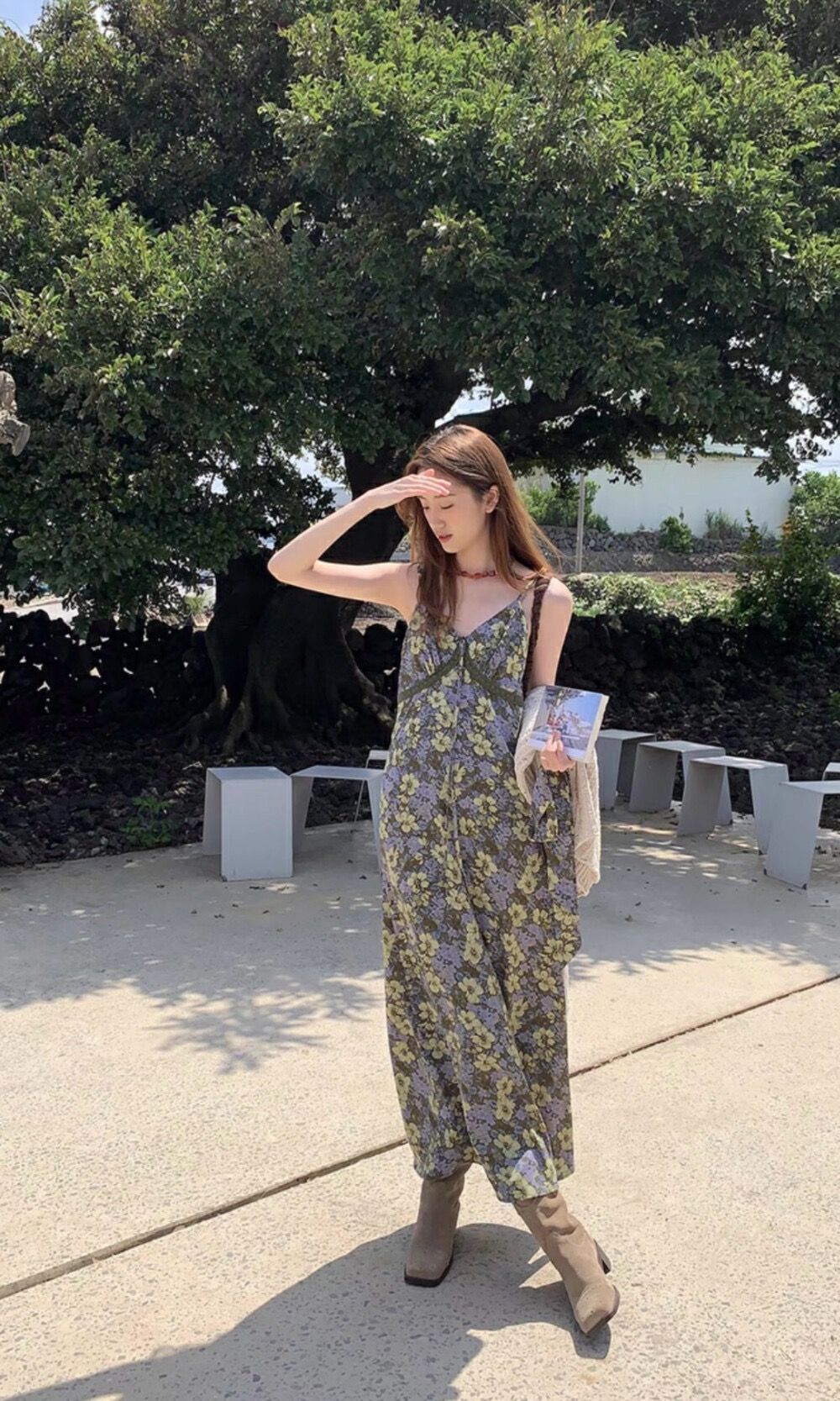 Coffee break French floral suspender dress for women in summer 2025 new style seaside vacation early spring temperament long skirt