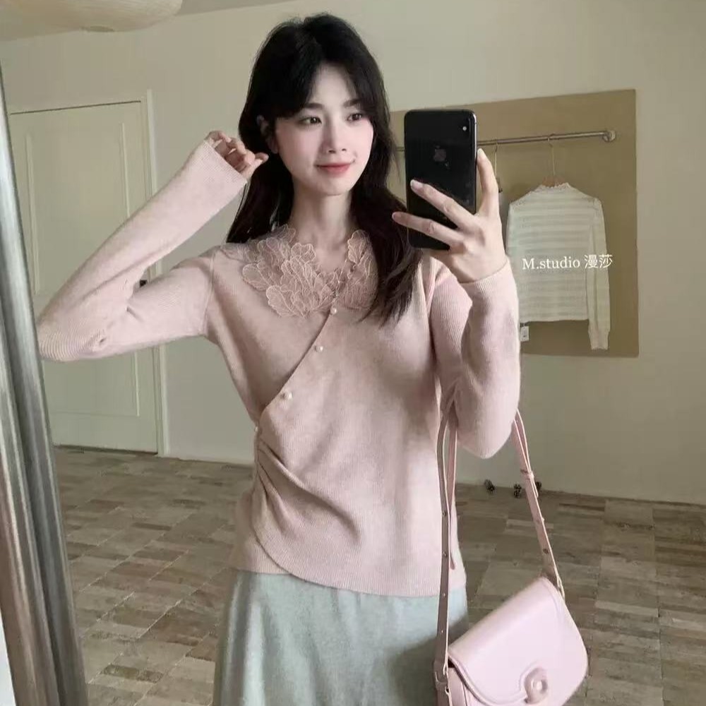 Unique lace spliced ​​v-neck pullover knit sweater 2025 early spring fashion temperament versatile long-sleeved top for women