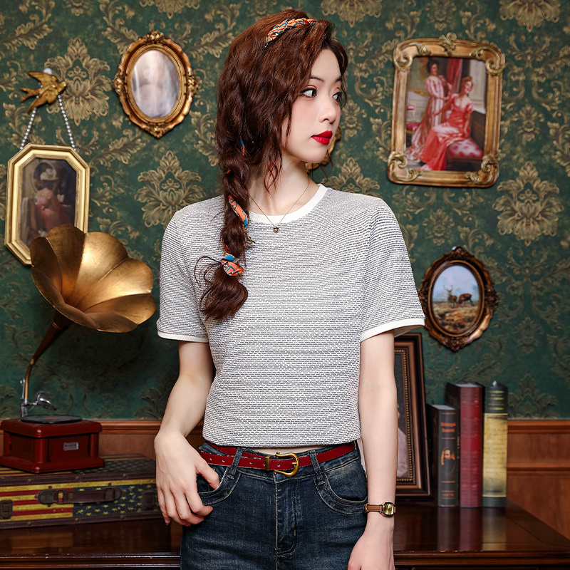 Real shot of 2025 summer new commuter style simple contrasting color round neck short sleeve casual versatile T-shirt for women