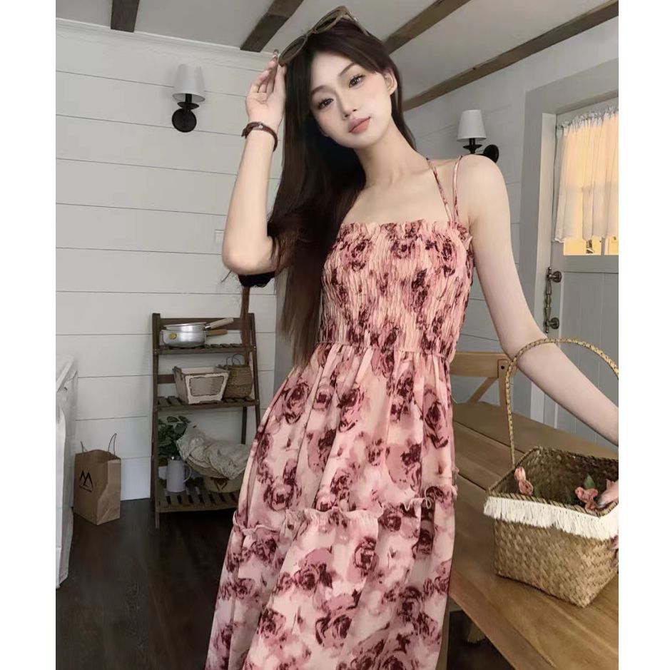 Design-sleeved summer sleeveless dress 2025 waist-hugging and slimming and chic rose floral skirt seaside vacation beach skirt