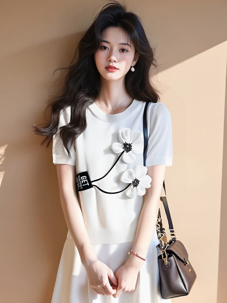 White three-dimensional flower short-sleeved T-shirt for women 2025 new lazy high-end and fashionable unique knitted top