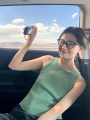 French small fresh green shoulder-cut sleeveless suspender vest for women wearing summer outside sweet and spicy knitted T-shirt top