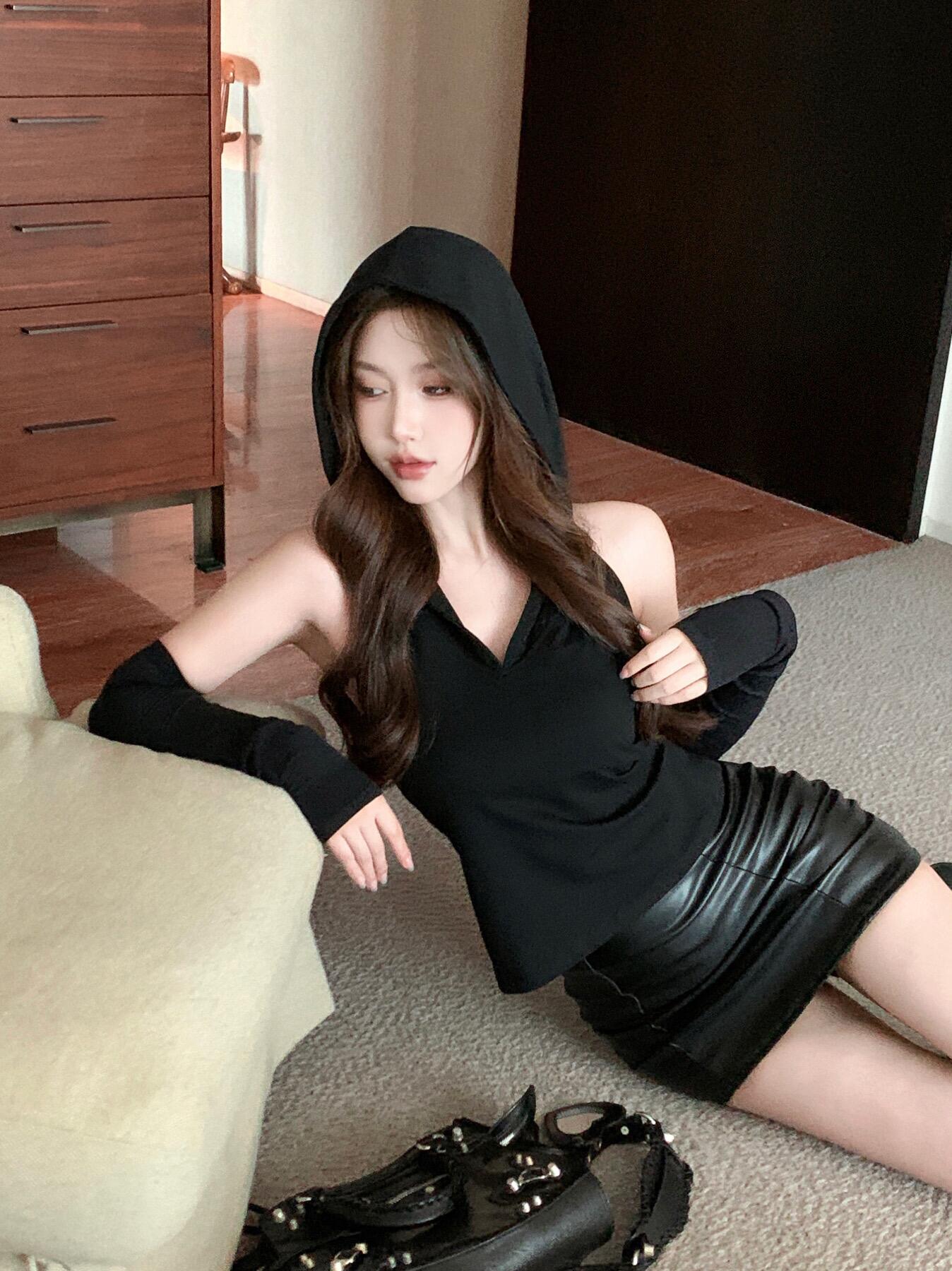 Real shot, design-sensual hooded backless lace-up T-shirt, hot girl slim short black top