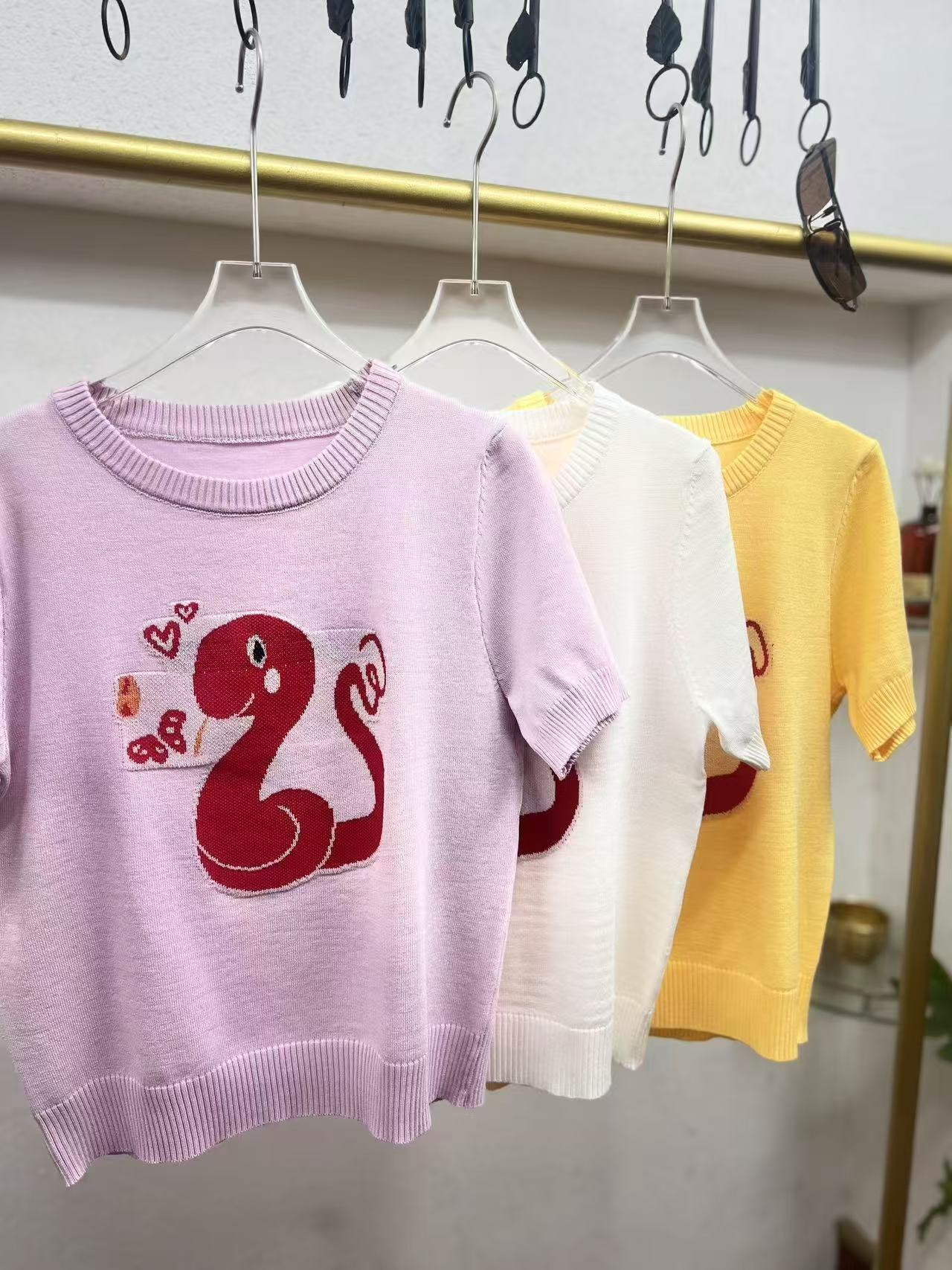 Slim and versatile round neck year of snake zodiac cartoon short-sleeved sweater for women 2025 early spring new knitted top