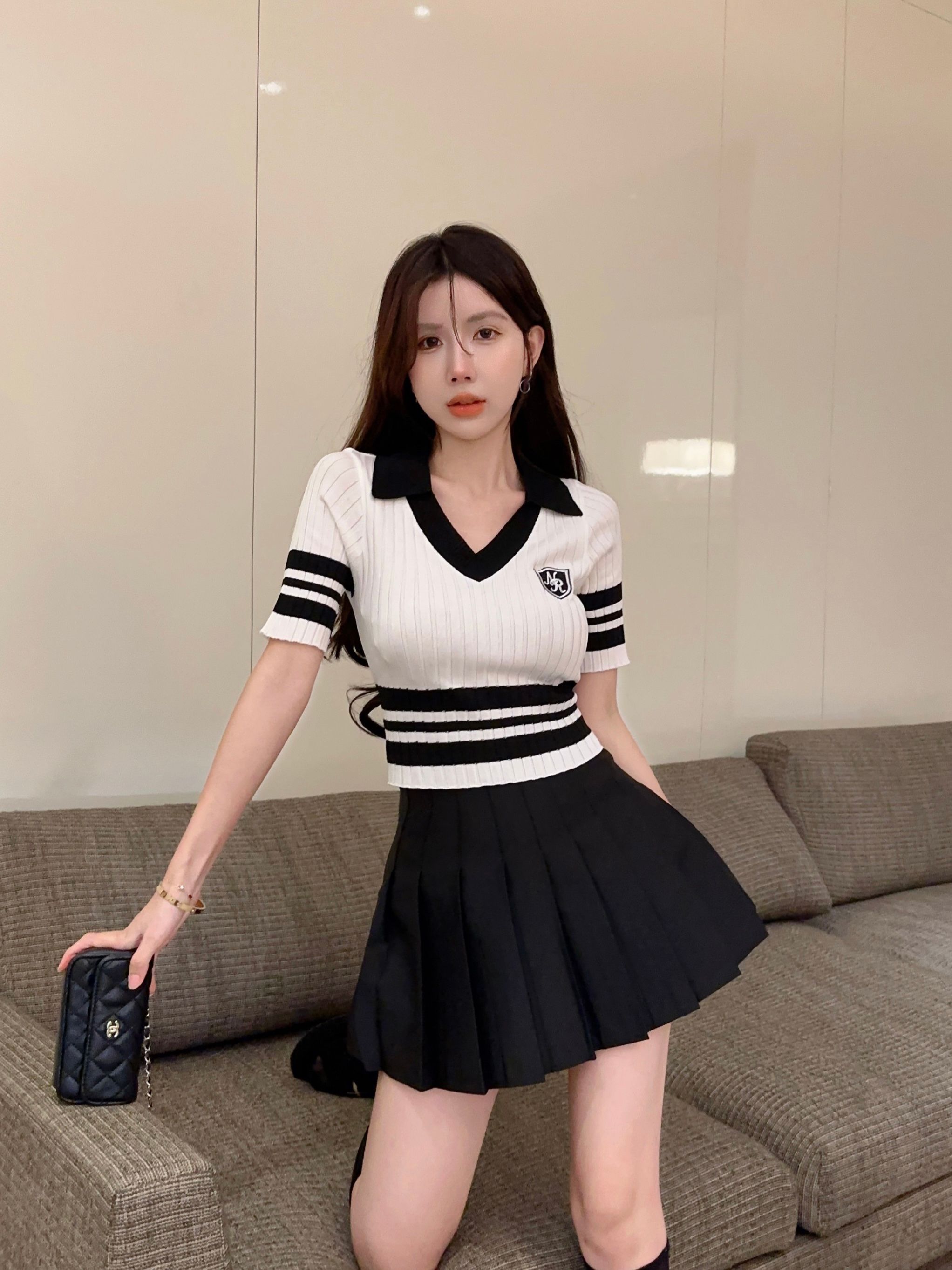 Fashionable brand pure sweet hot girl knitted short-sleeved T-shirt for women in summer design, tight and versatile slim short top trendy