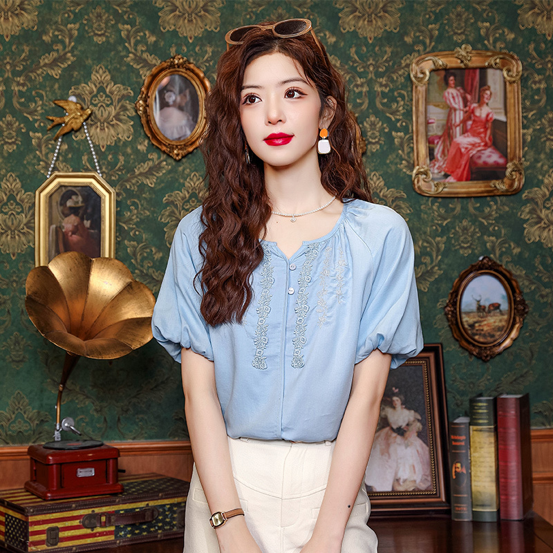 Real photo of embroidered shirt for women 2025 summer new Chinese style v-neck puff sleeve loose top
