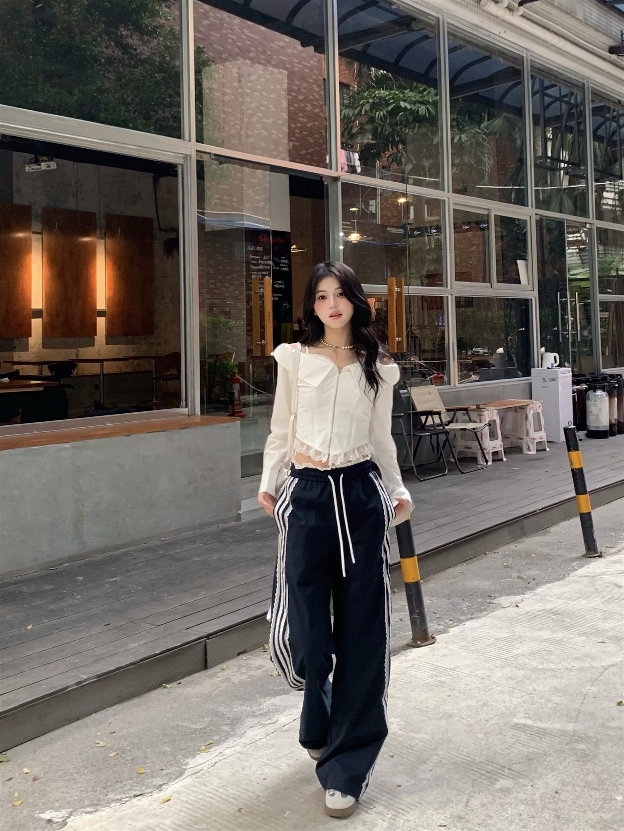 Real shot~ French slim-fitting slim chiffon shirt for women in spring long-sleeved hot girls shirt top + navy blue trousers