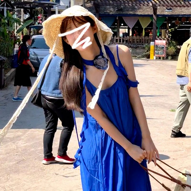 Beautiful small skirt by the sea Klein blue vacation style loose suspender dress Sanya travel style temperament long skirt