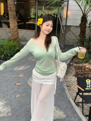 Real photo of a sexy green back shirt in early spring + long-sleeved thin sunscreen T-shirt for women