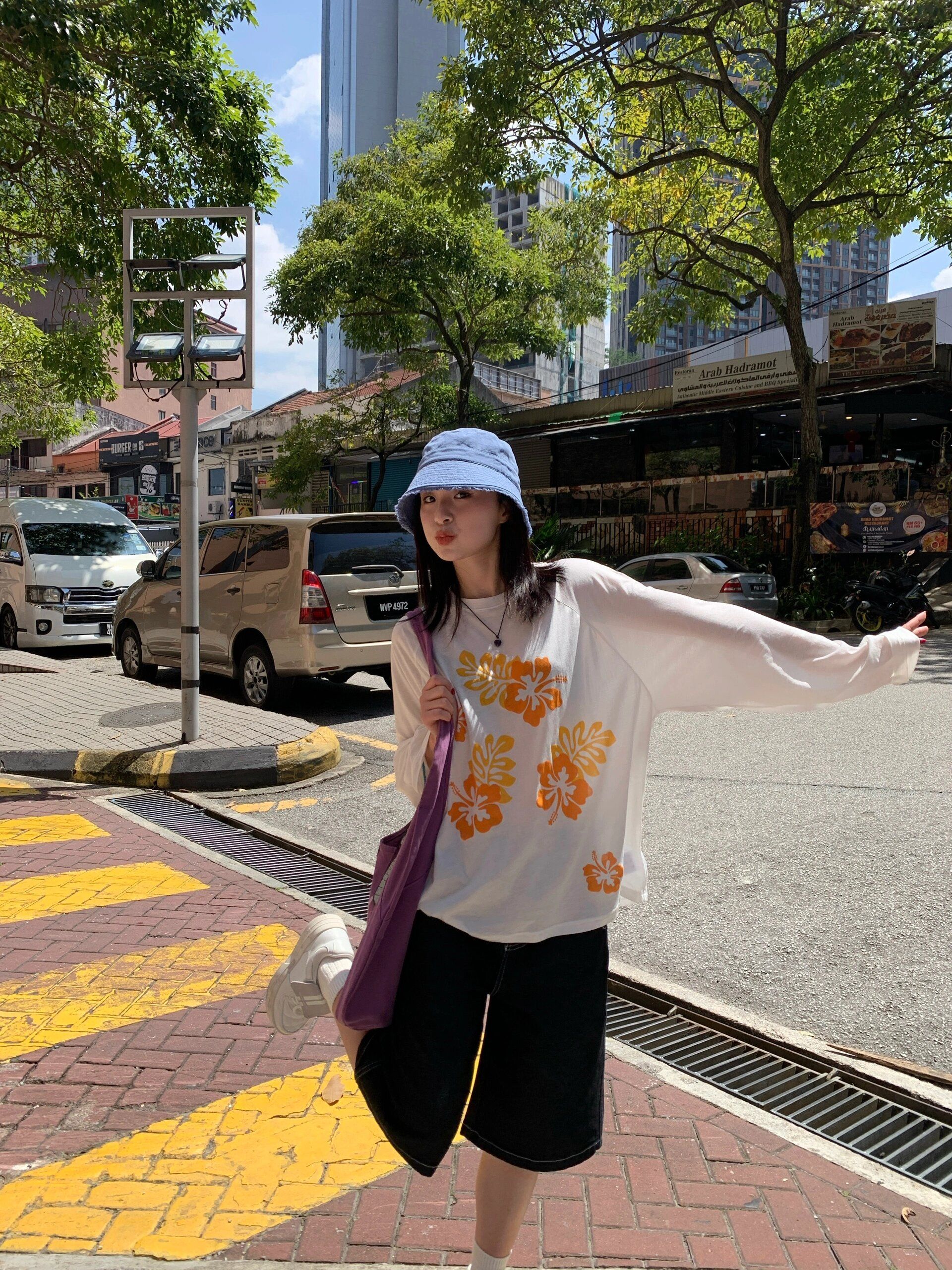American retro thin sun protection long-sleeved T-shirt for women's design niche spring new white loose round neck top