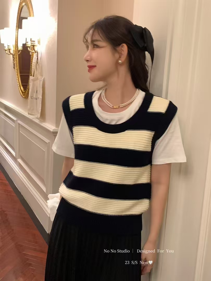 2025 early spring new Korean version of gentle temperament with inner layered round neck contrast striped knitted vest vest for women