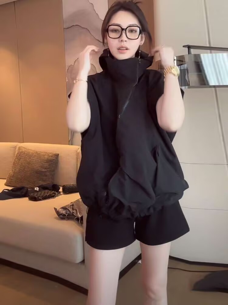 Fashionable and fashionable hooded vest jacket loose casual and versatile design zipper sleeveless sports vest for women