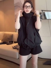 Fashionable and fashionable hooded vest jacket loose casual and versatile design zipper sleeveless sports vest for women