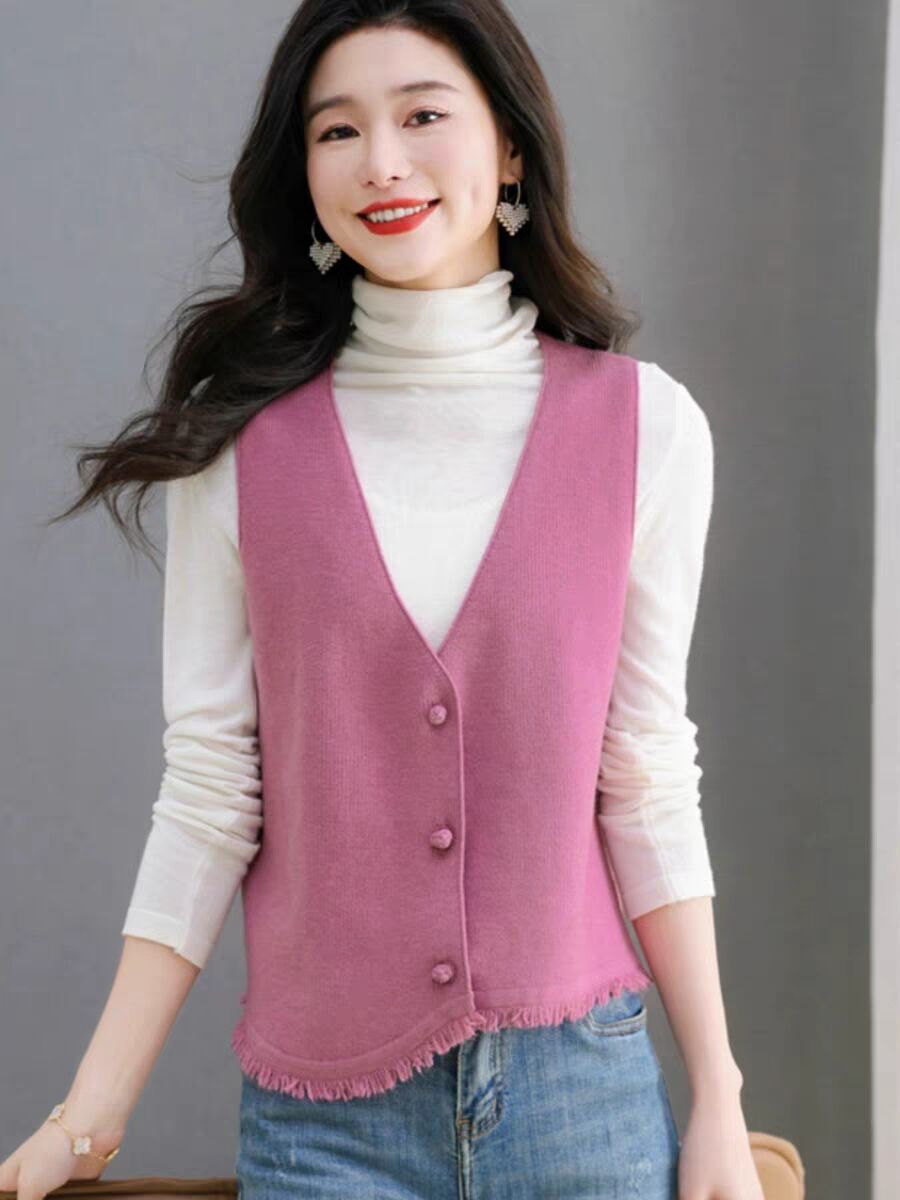 New early spring and autumn sweater vest for women with knitted vests and fashionable horse clips for outside wear fashionable