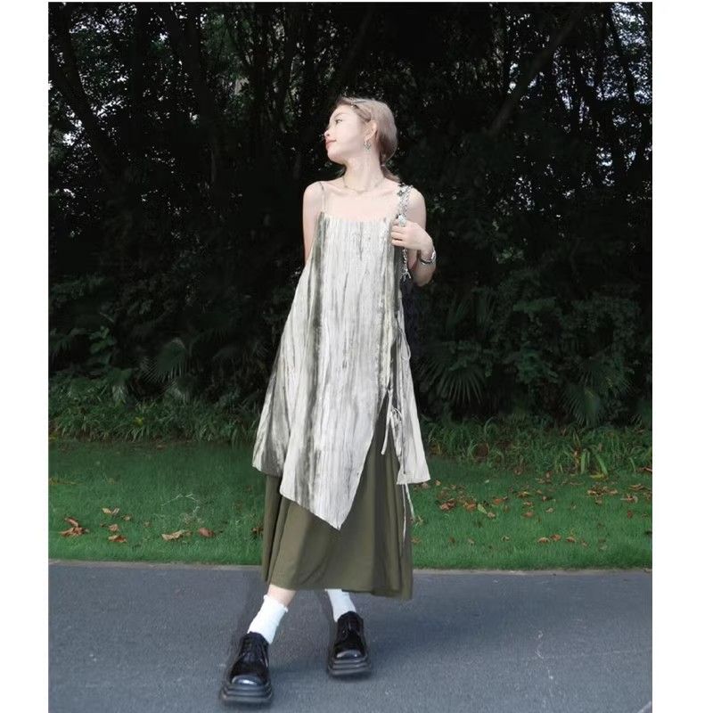 French retro tie-dye dress for women in summer loose slim suspender long skirt design skirt
