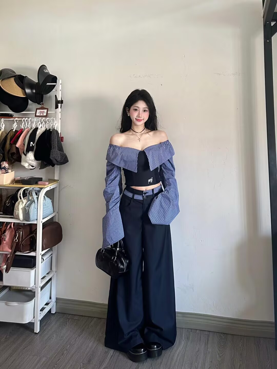 High-end one-shoulder shirt for women in spring striped splicing college style slim top loose casual pants