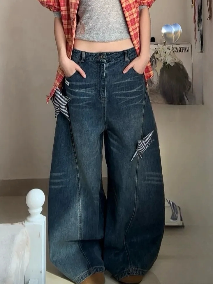 American retro washing and old jeans for women 2025 spring design sense star-adhesive silhouette scimitar trousers