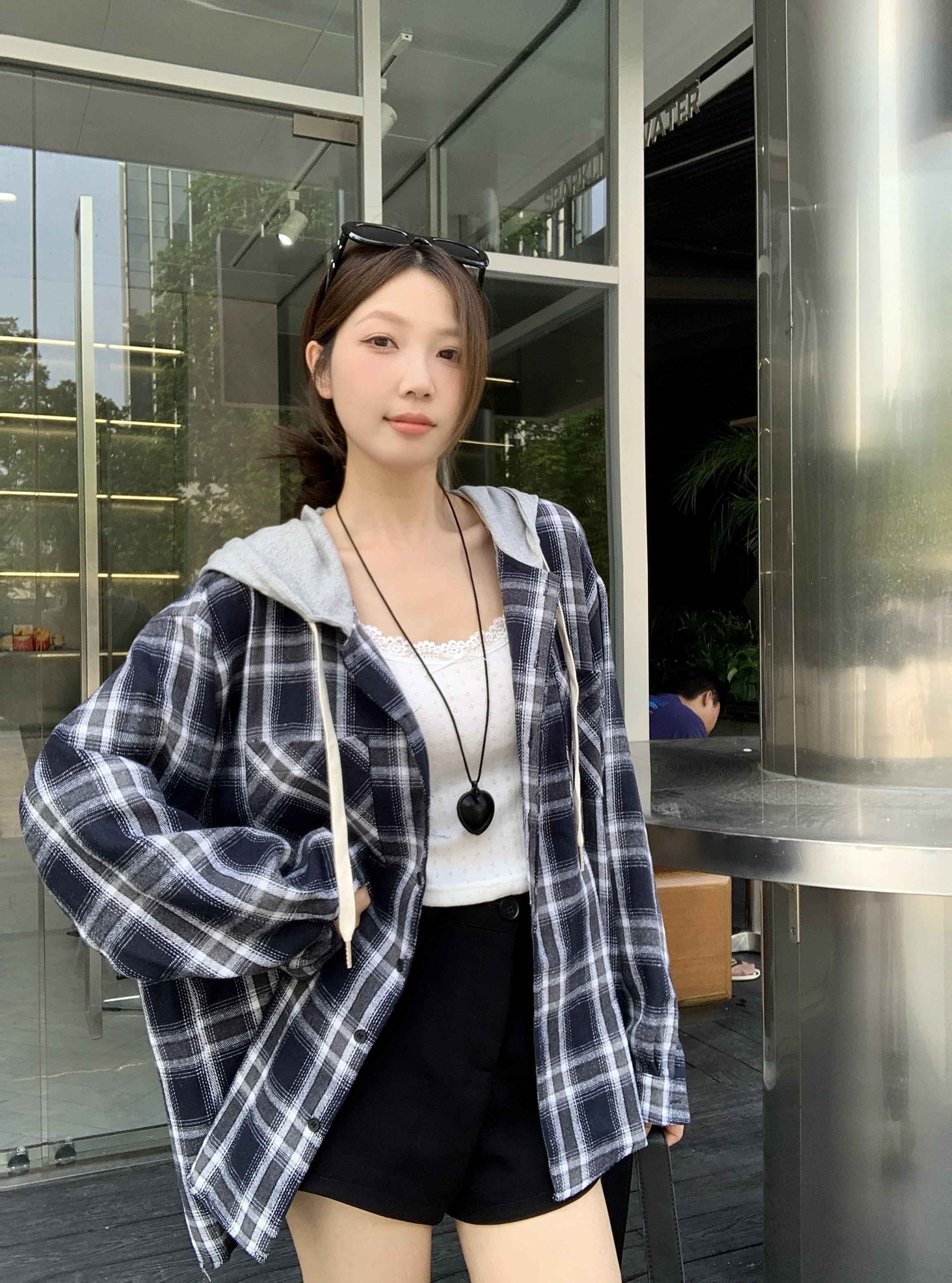 Real shot, original fabric, three-standard new autumn style loose design, hooded long-sleeved shirt