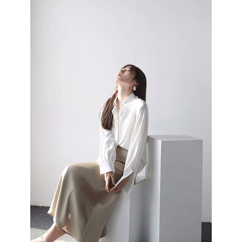 Red long-sleeved shirt Spring and autumn French solid color temperament shirt light mature design fashionable fashionable lazy top for women