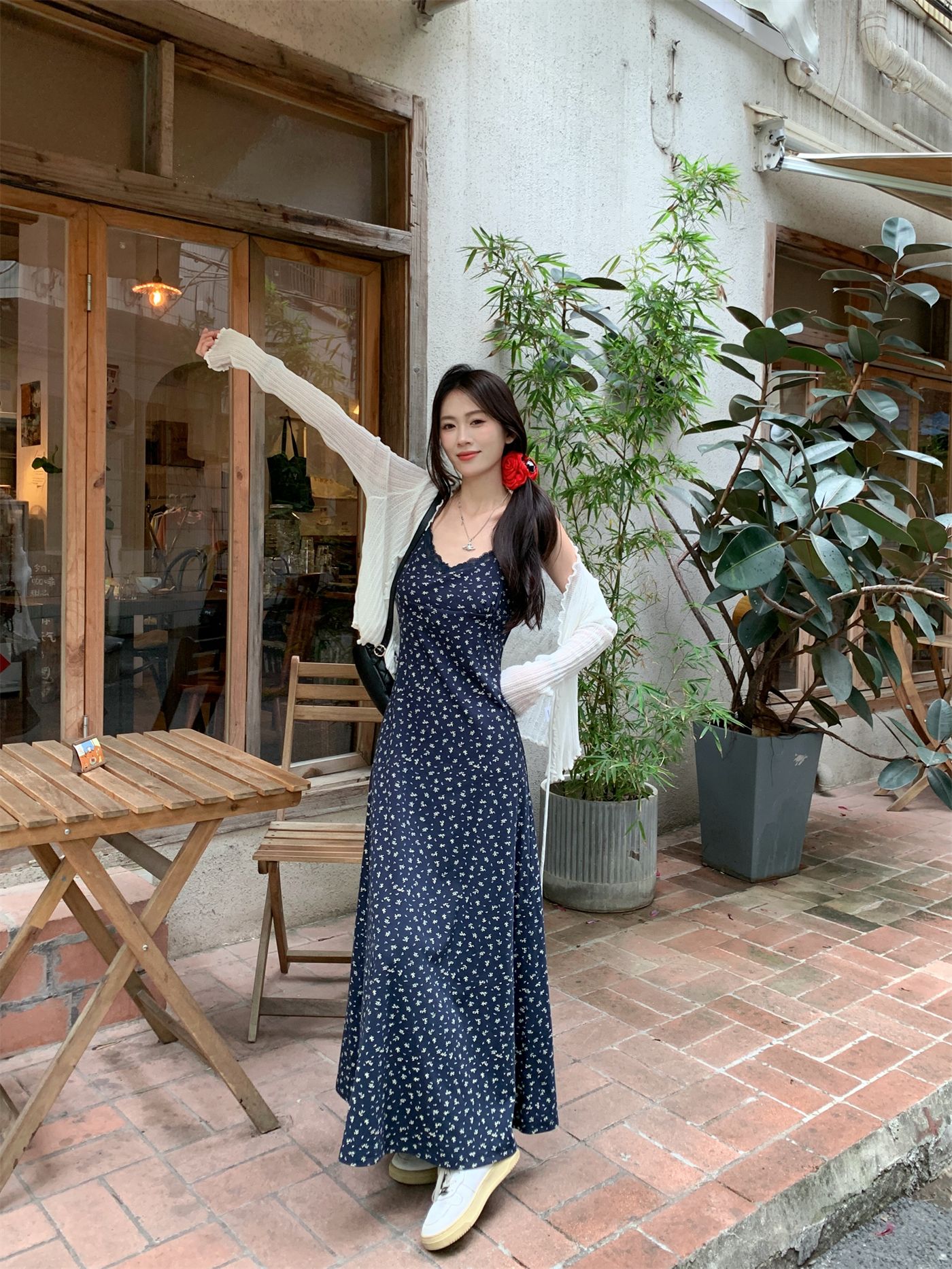 Real shot~ French floral dress with spring and summer vacation style waist-hugging temperament suspender skirt short skirt