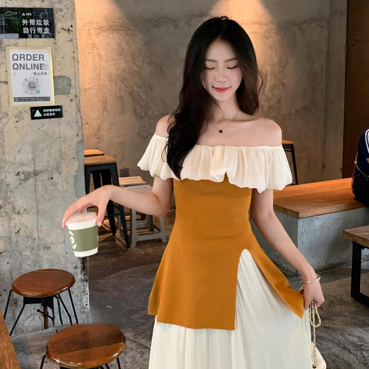 Chic, beautiful and gentle style one-shoulder top for women in summer new slim fit and contrasting color ruffled temperament shirt