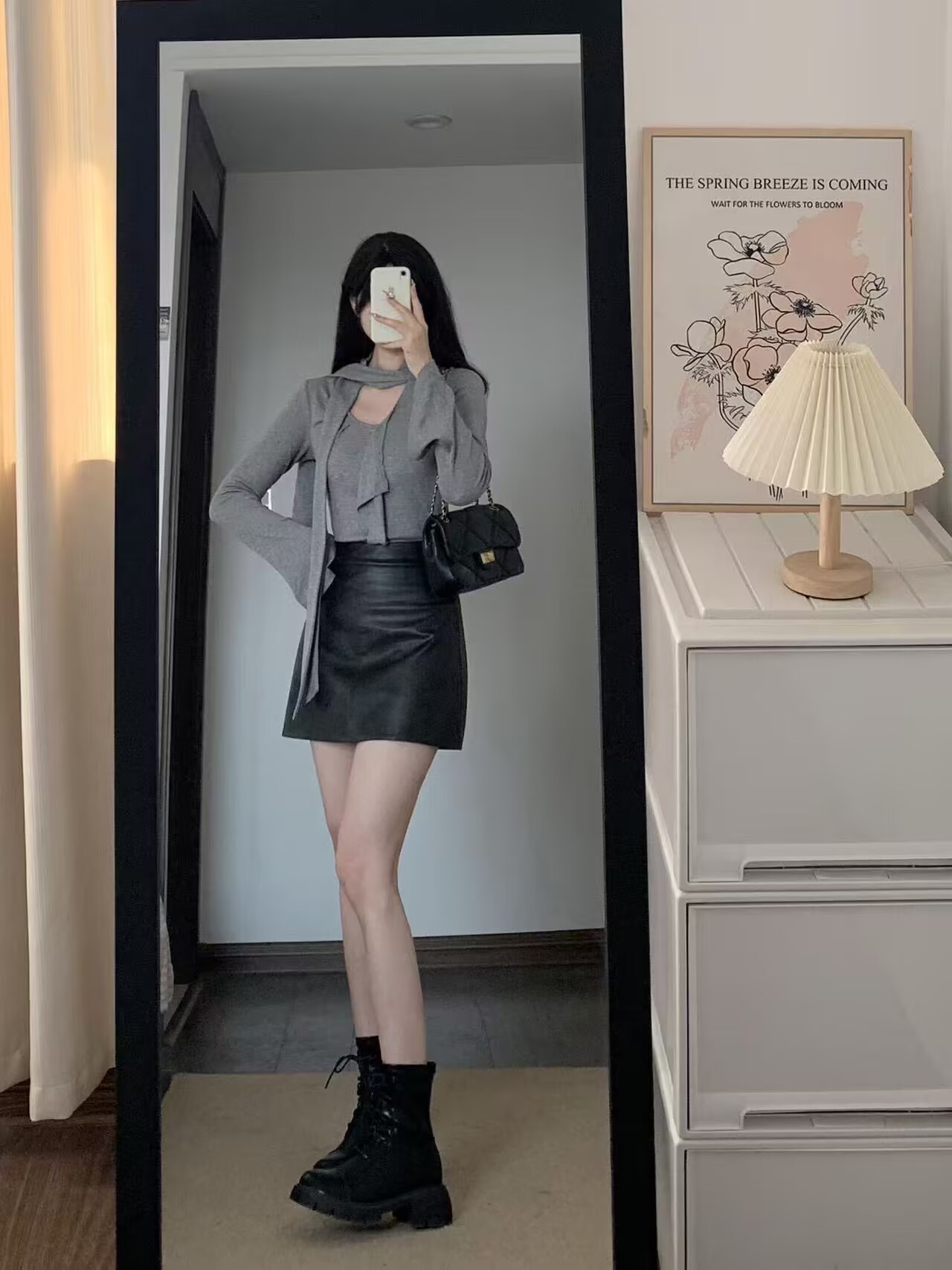 Spring outfit with a complete set of Korean atmosphere and design unique and beautiful dresses.