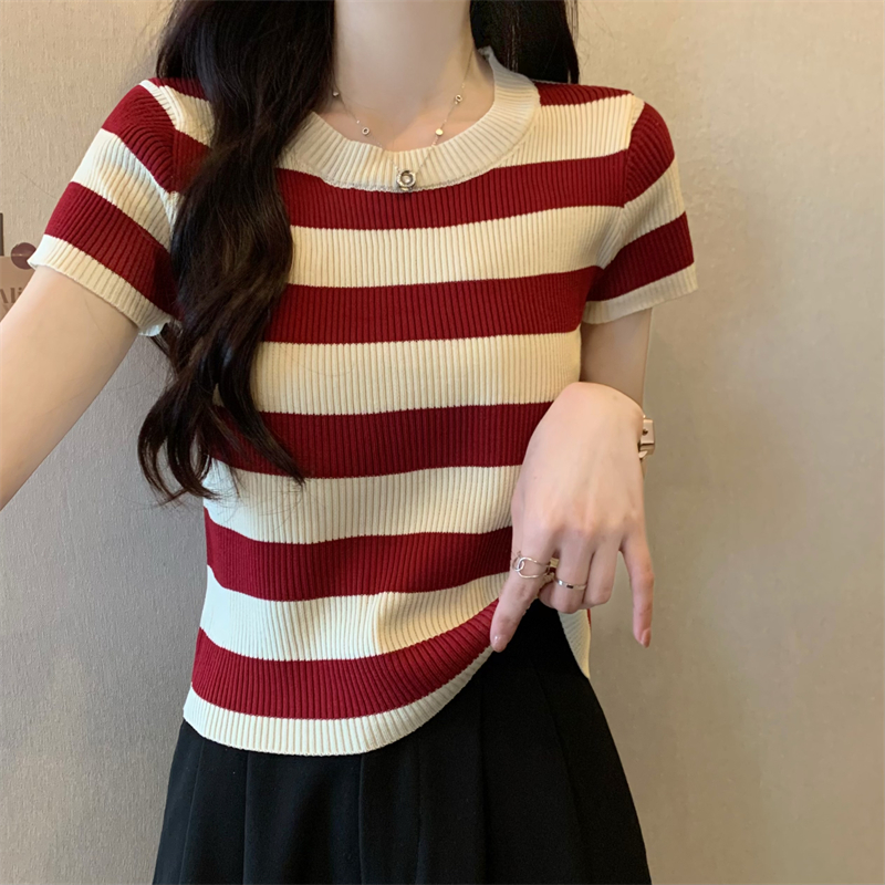 Real-life wholesale price 2025 summer new casual and versatile design niche round neck striped short-sleeved top for women